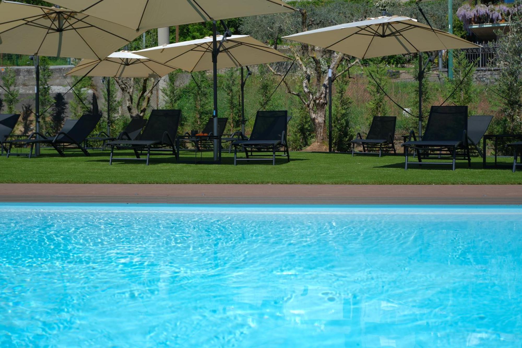 Costa Blu - Terrace Overlooking The Lake & Pool Riva di Solto Dış mekan fotoğraf